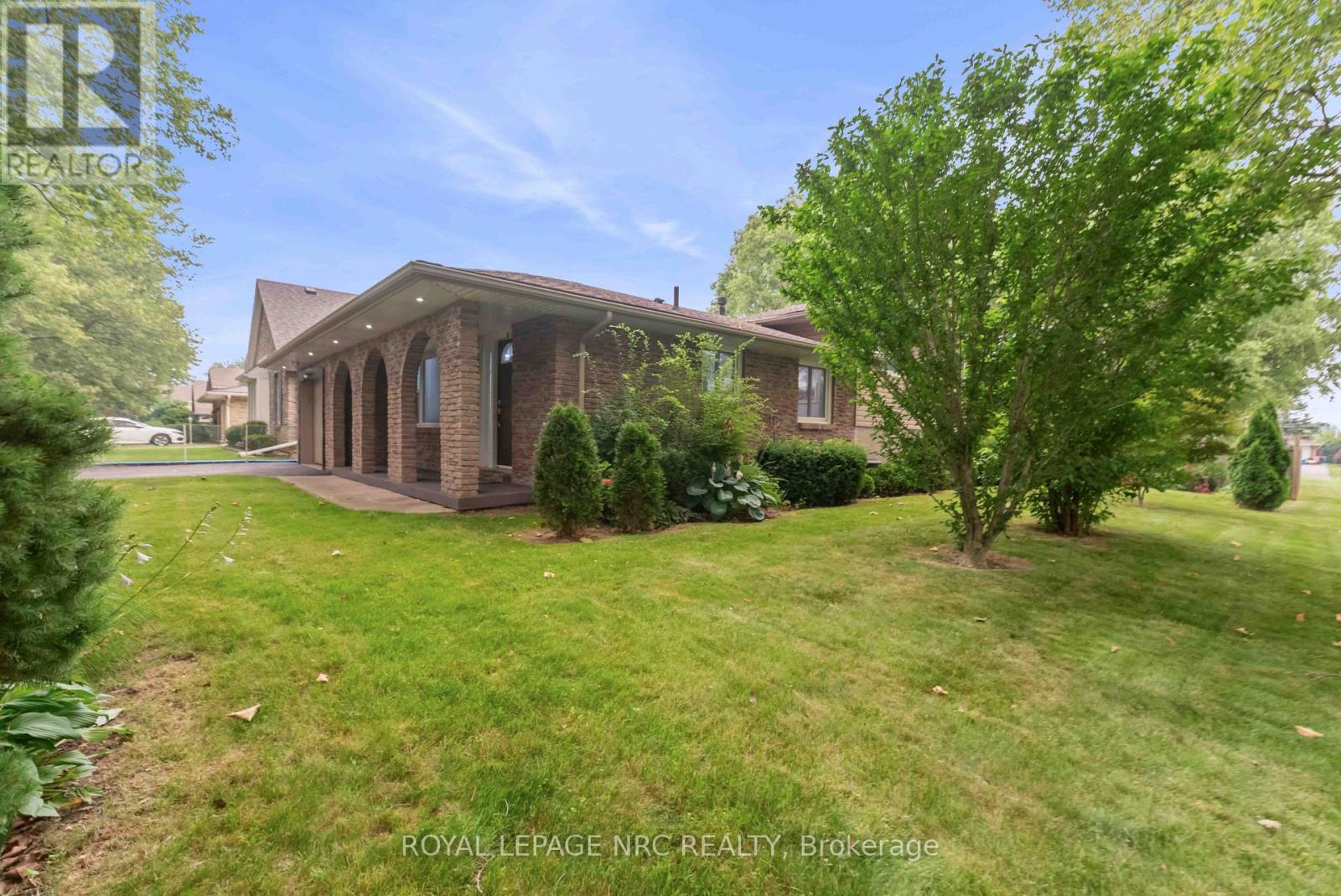 18 October Drive, St. Catharines, Ontario  L2N 6T2 - Photo 3 - X13575188