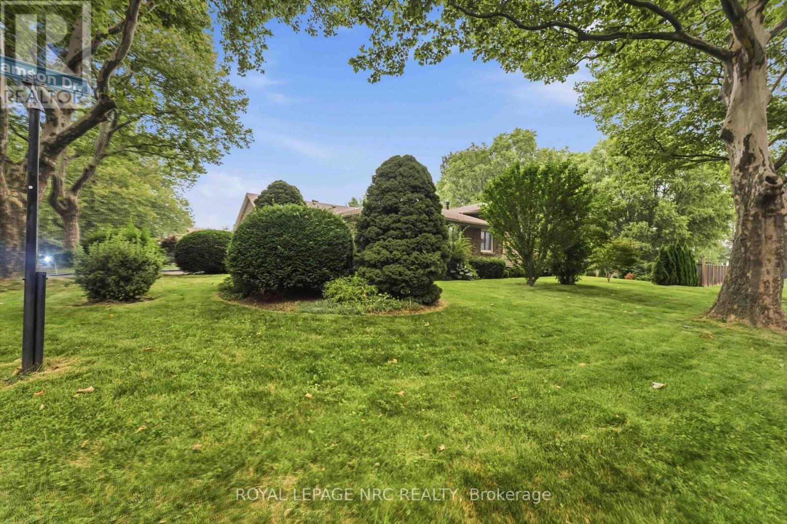 18 October Drive, St. Catharines, Ontario  L2N 6T2 - Photo 4 - X13575188