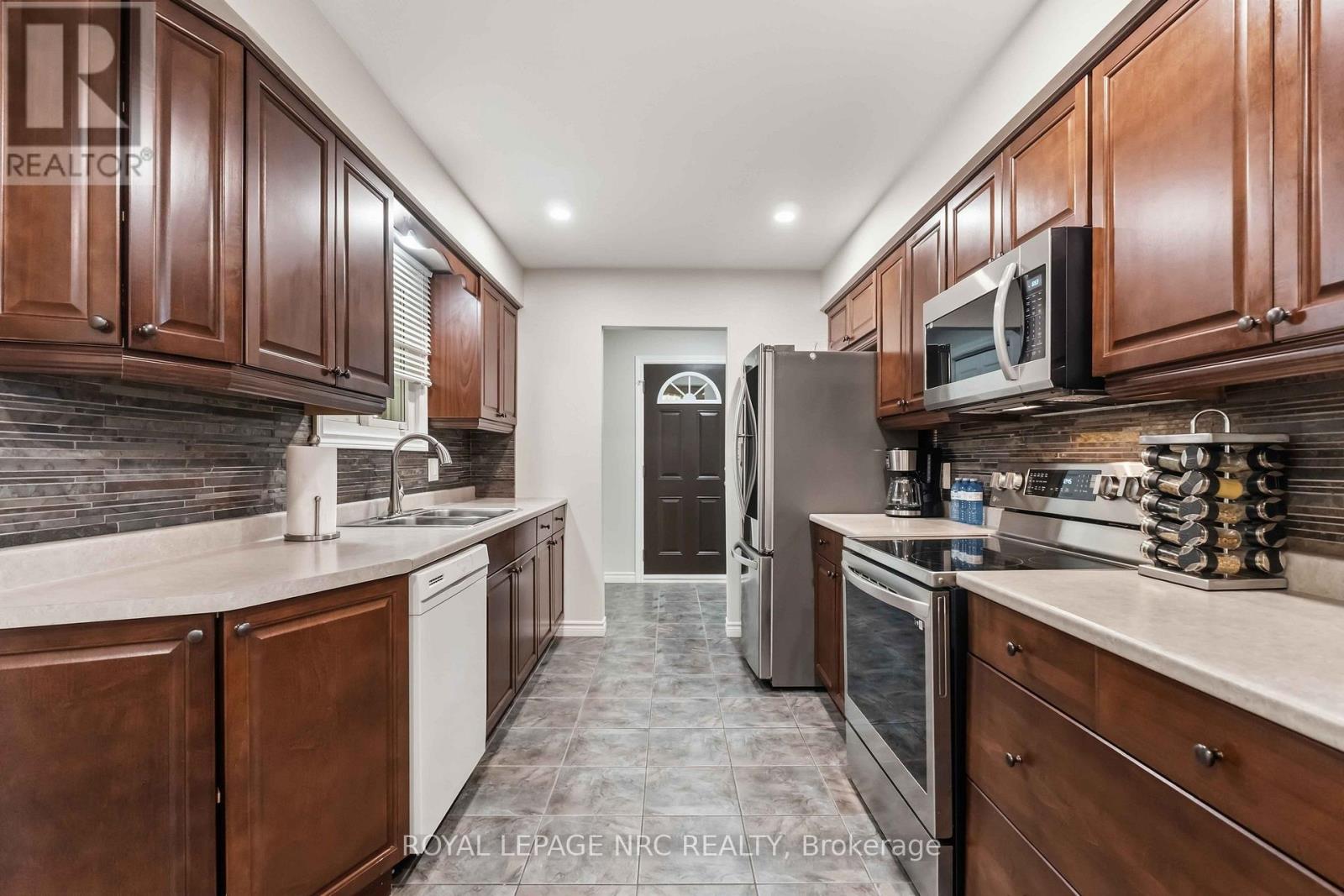 18 October Drive, St. Catharines, Ontario  L2N 6T2 - Photo 8 - X13575188