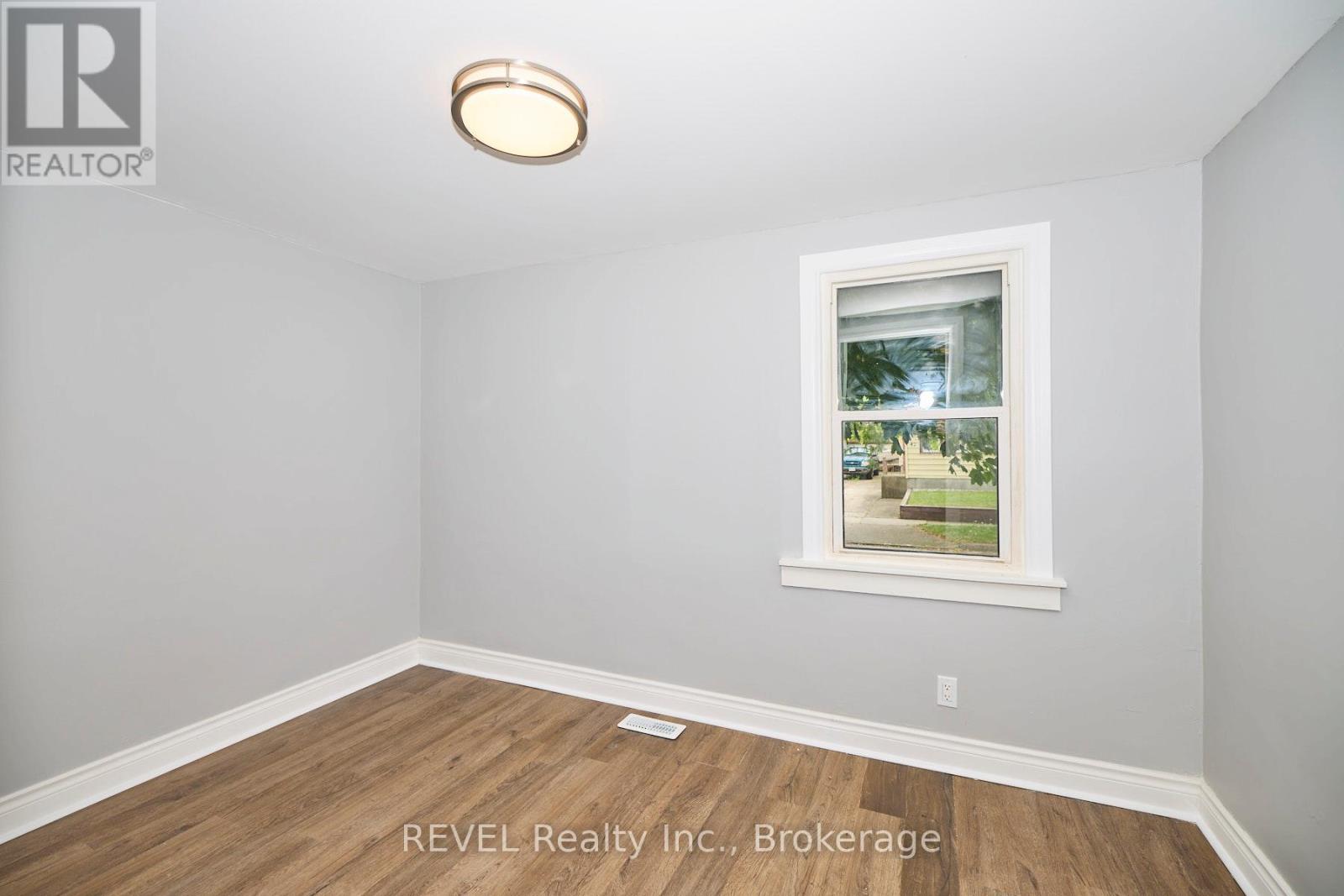43 Cosby Avenue, St. Catharines, Ontario  L2M 5R7 - Photo 5 - X13575464