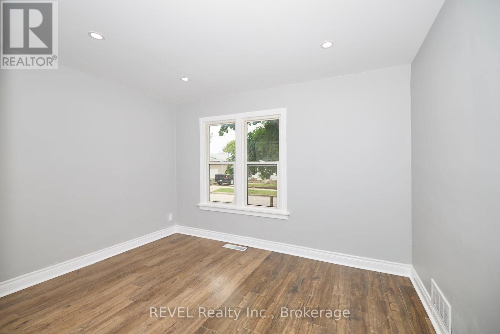 43 Cosby Avenue, St. Catharines, Ontario  L2M 5R7 - Photo 8 - X13575464