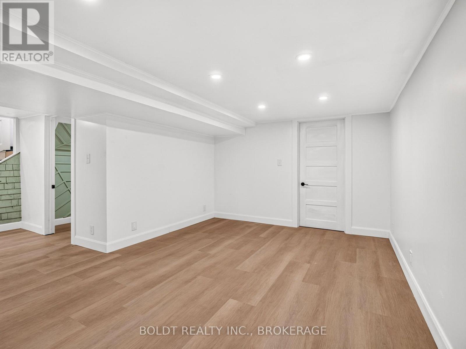 6221 Lyons Creek Road, Niagara Falls, Ontario  L2G 0L9 - Photo 19 - X13576016