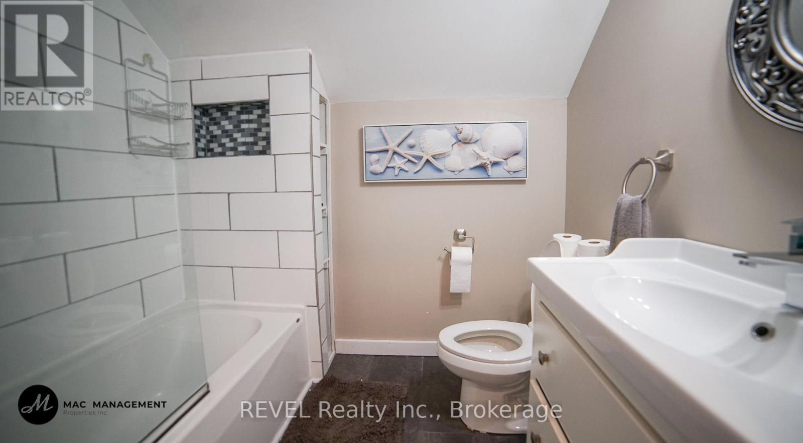32 Edmund Street, St. Catharines, Ontario  L2R 2G2 - Photo 18 - X13578574