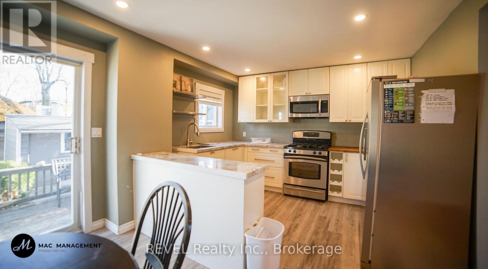32 Edmund Street, St. Catharines, Ontario  L2R 2G2 - Photo 4 - X13578574
