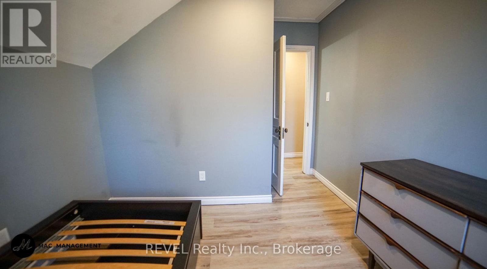 32 Edmund Street, St. Catharines, Ontario  L2R 2G2 - Photo 8 - X13578574