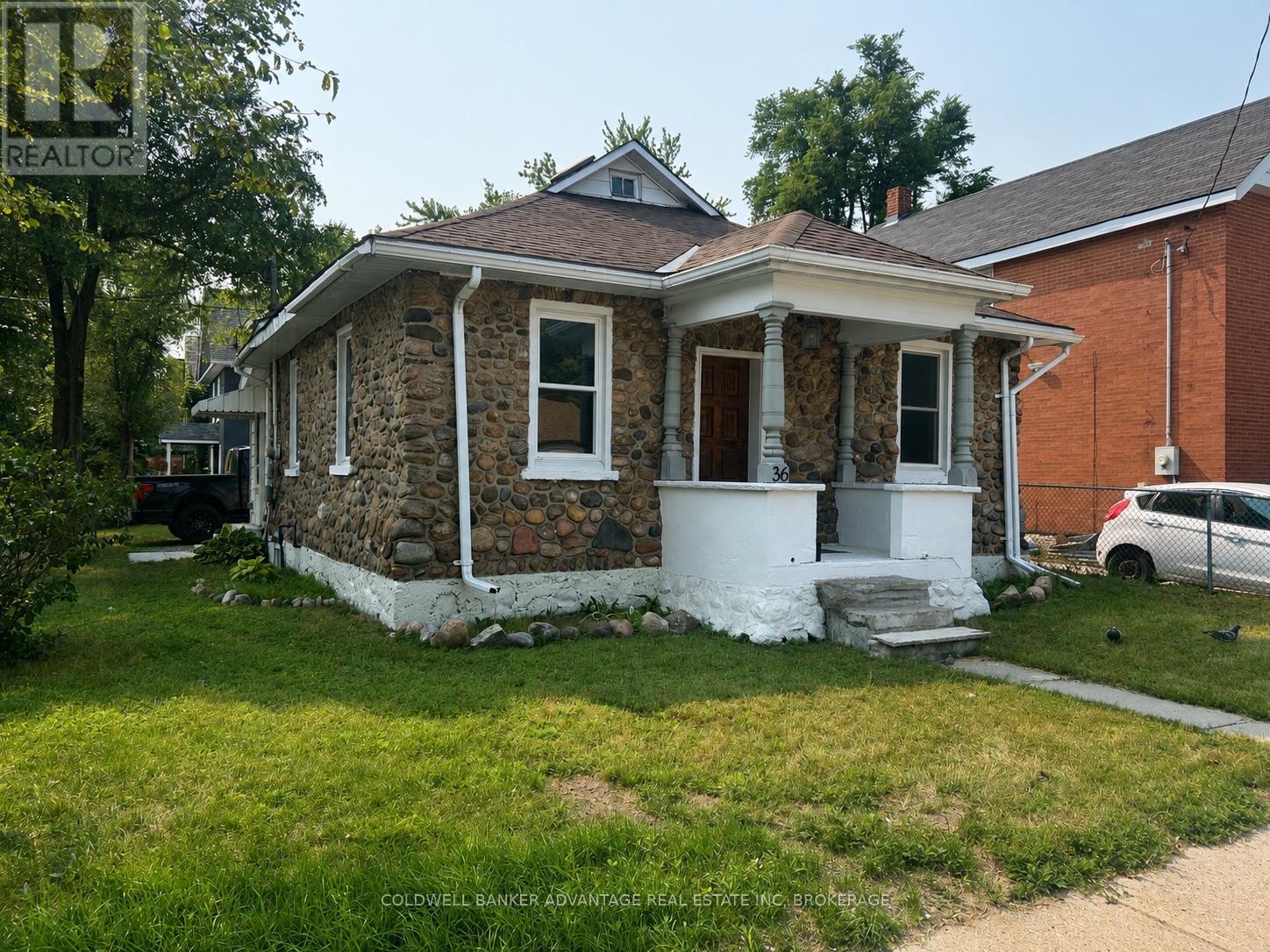36 SANFORD STREET, Barrie, Ontario