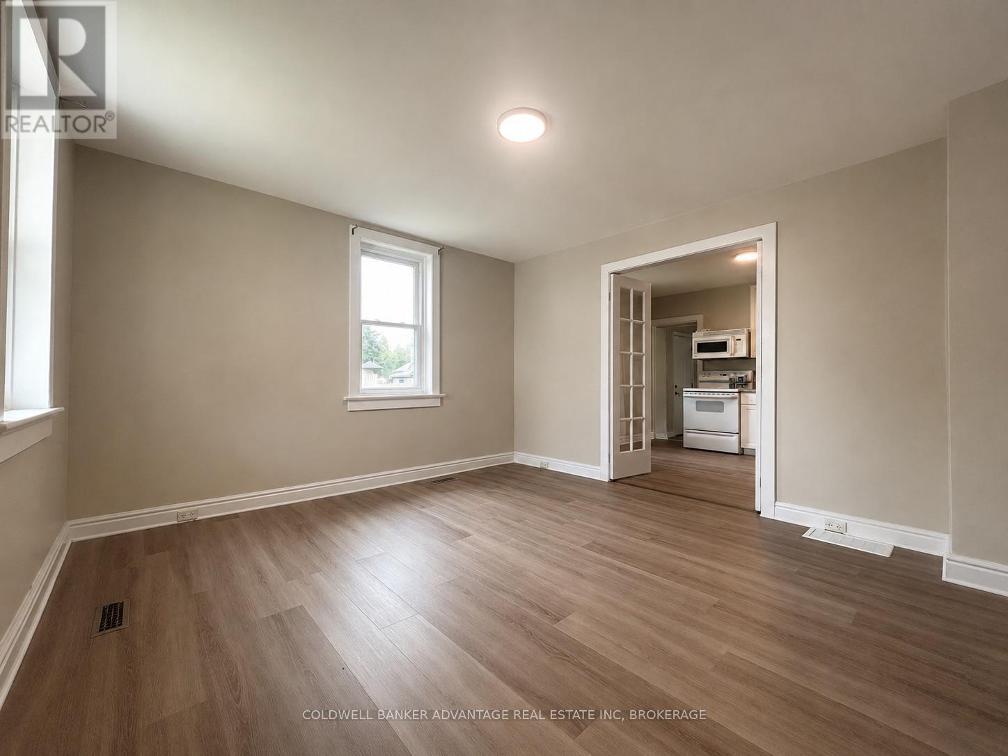 36 Sanford Street, Barrie, Ontario  L4N 3C2 - Photo 11 - S13579022