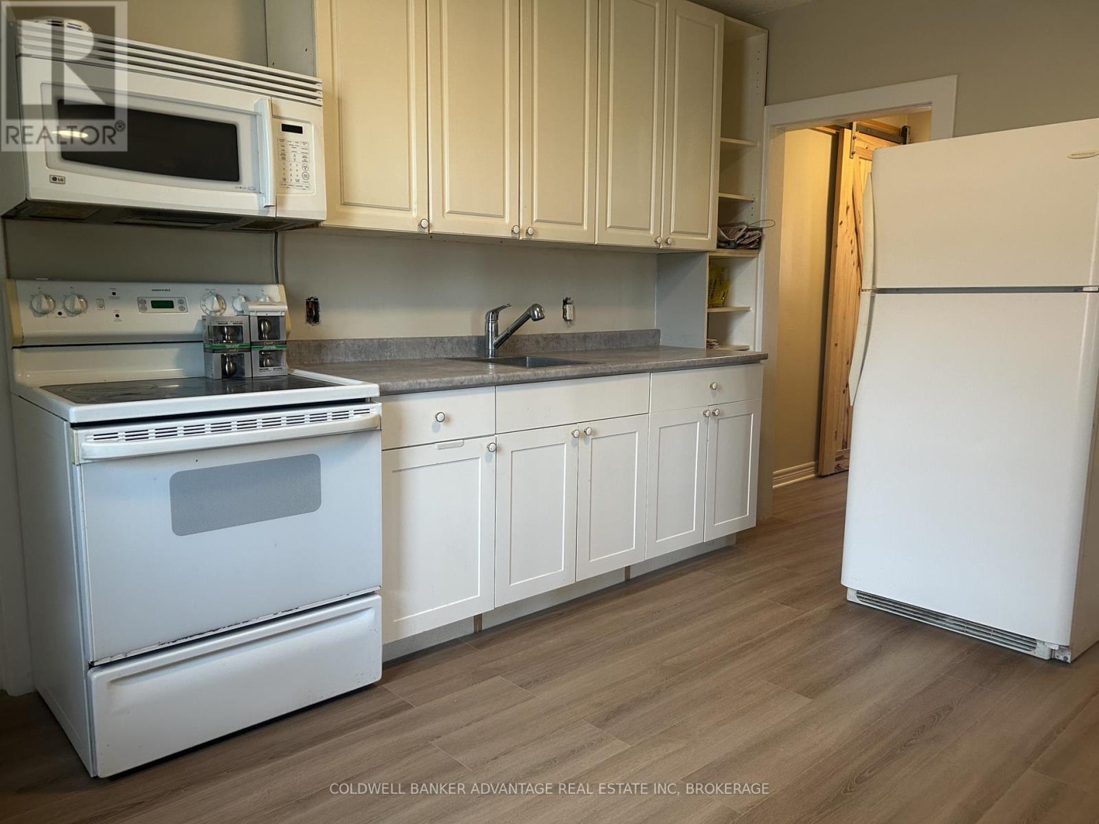 36 Sanford Street, Barrie, Ontario  L4N 3C2 - Photo 13 - S13579022
