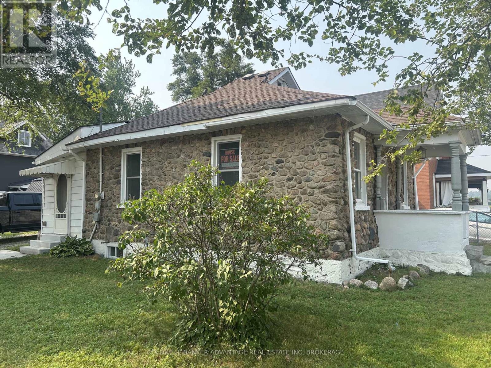 36 Sanford Street, Barrie, Ontario  L4N 3C2 - Photo 2 - S13579022