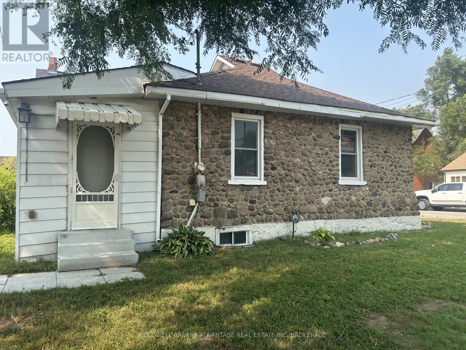 36 Sanford Street, Barrie, Ontario  L4N 3C2 - Photo 3 - S13579022