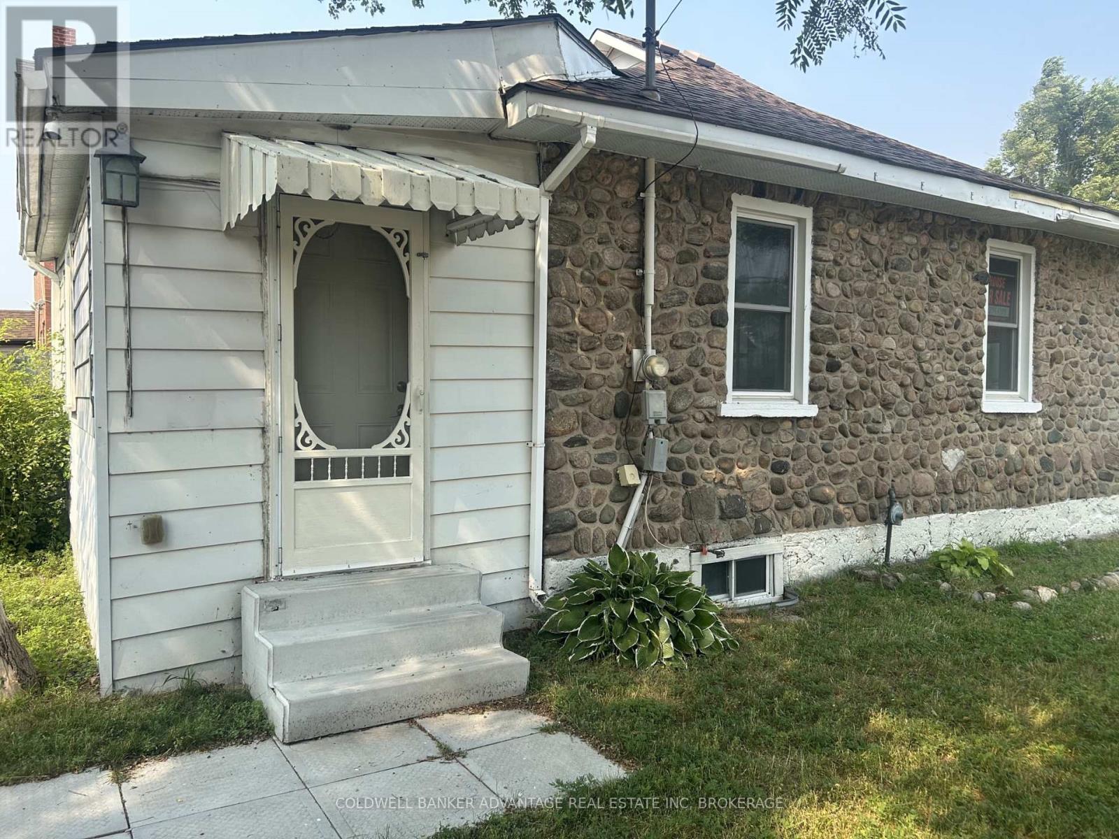 36 Sanford Street, Barrie, Ontario  L4N 3C2 - Photo 4 - S13579022