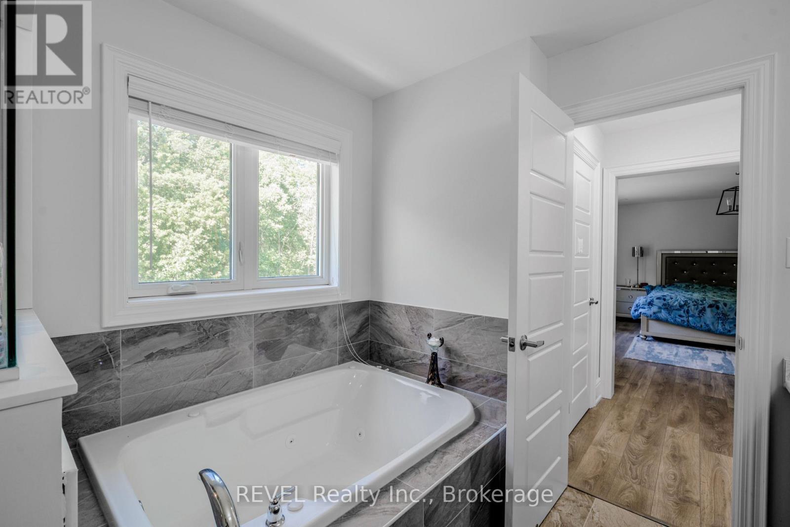 8619 Chickory Trail, Niagara Falls, Ontario  L2H 3S5 - Photo 17 - X13579814