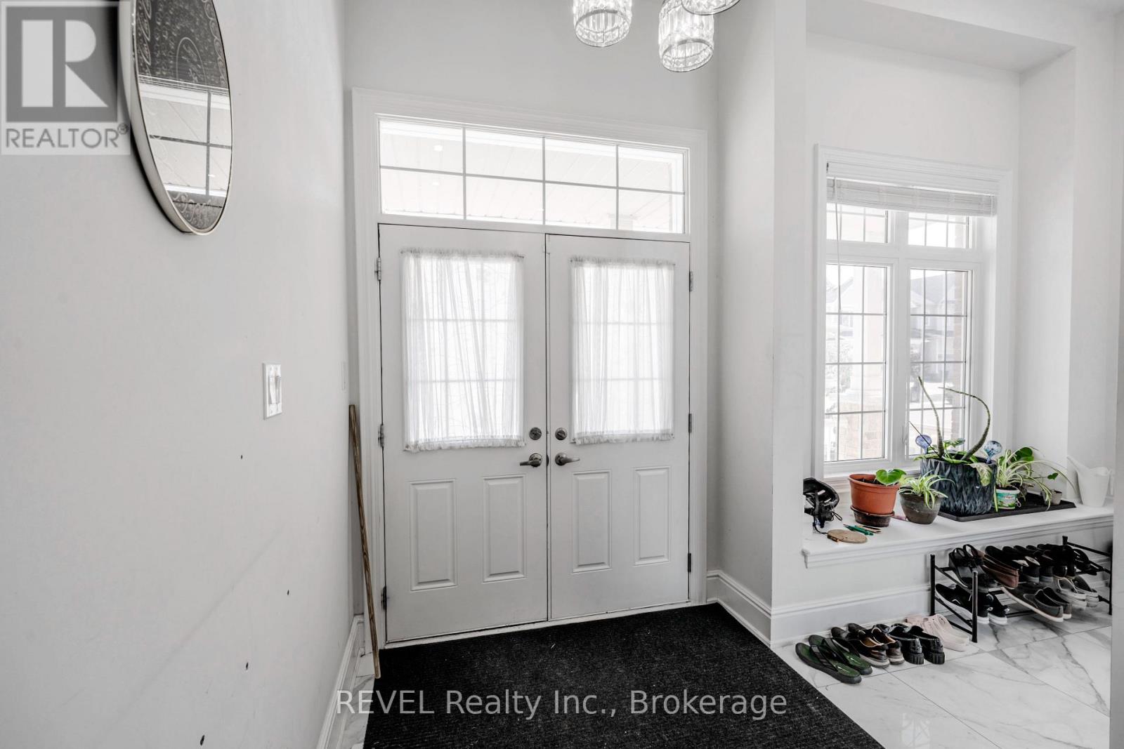 8619 Chickory Trail, Niagara Falls, Ontario  L2H 3S5 - Photo 4 - X13579814