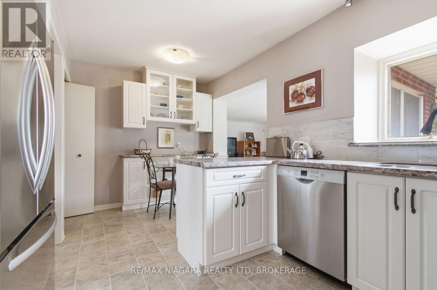 82 Lakeshore Road, St. Catharines, Ontario  L2N 2T5 - Photo 8 - X13580084