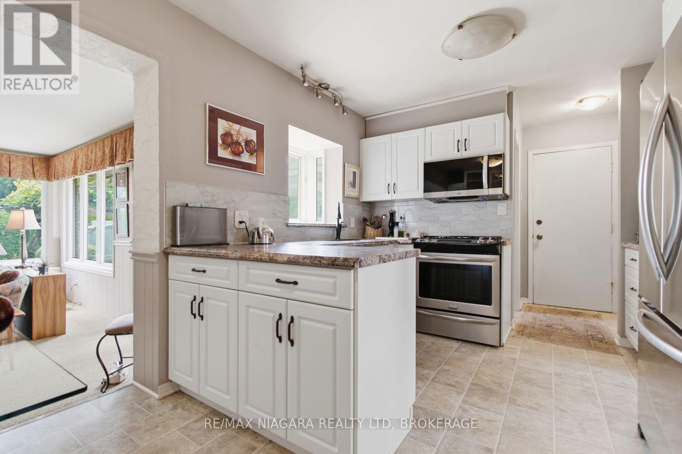 82 Lakeshore Road, St. Catharines, Ontario  L2N 2T5 - Photo 9 - X13580084