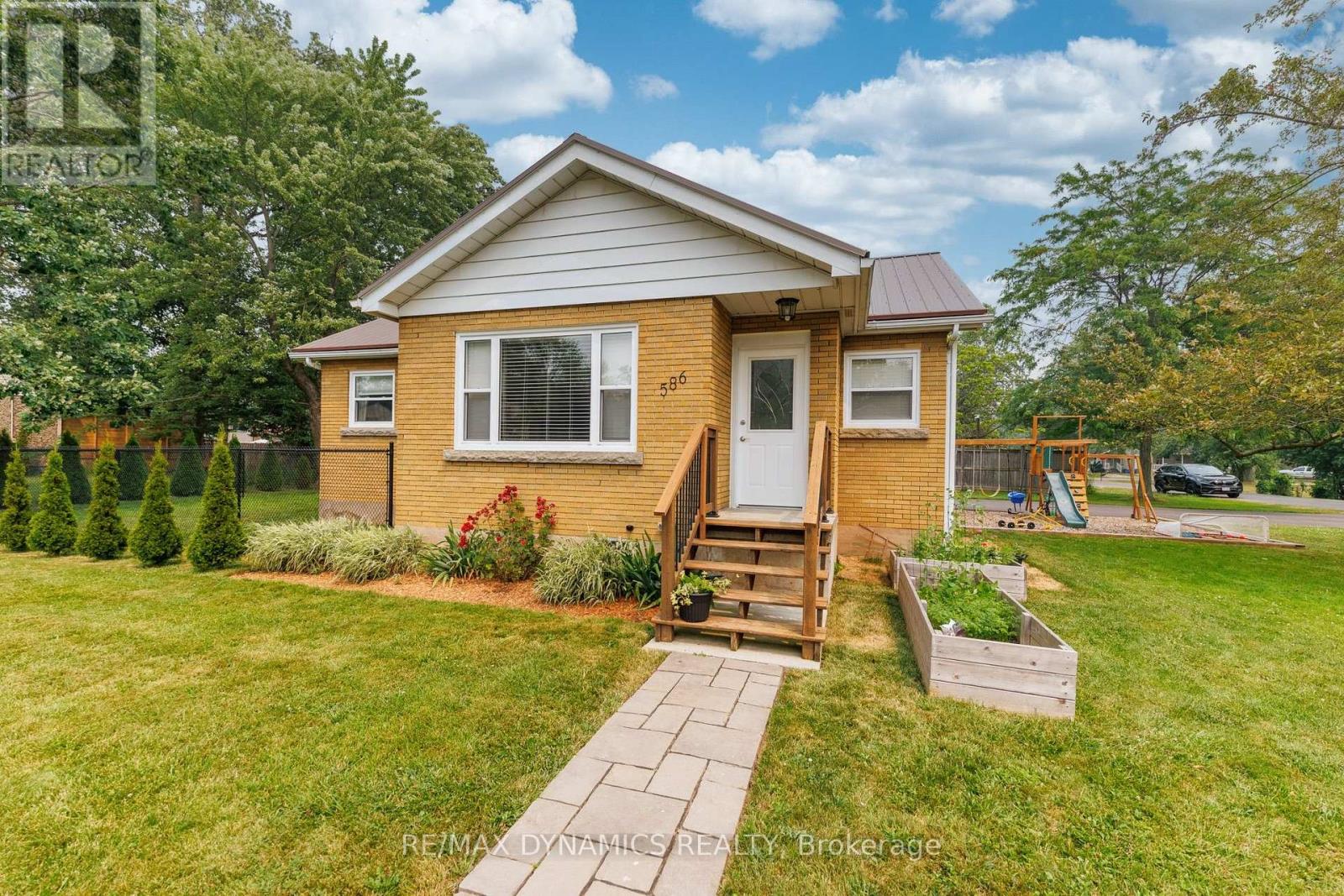 586 Lakeside Road, Fort Erie, Ontario  L2A 4Y2 - Photo 2 - X13581006