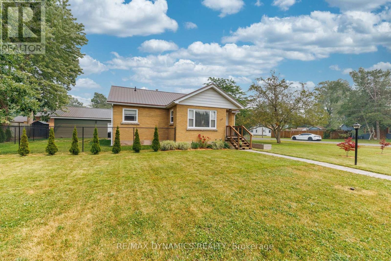 586 Lakeside Road, Fort Erie, Ontario  L2A 4Y2 - Photo 3 - X13581006