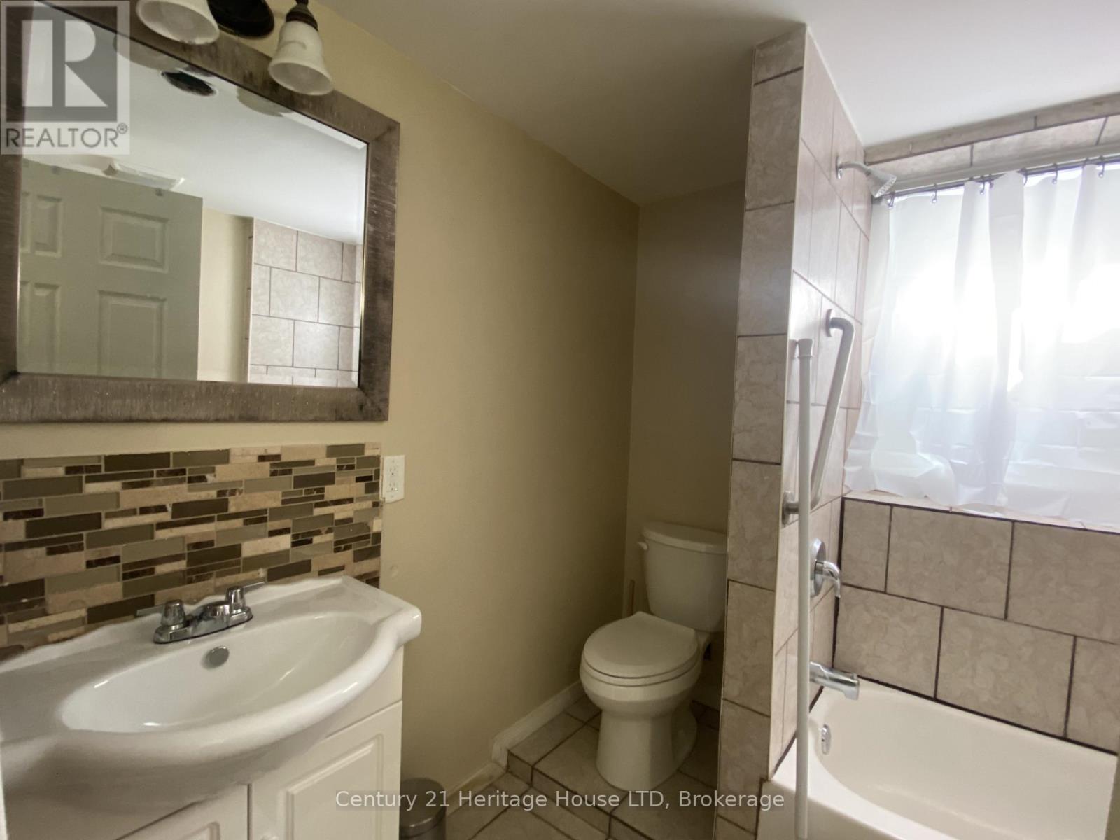 Lower Unit - 6042 Culp Street, Niagara Falls, Ontario  L2G 2B7 - Photo 10 - X13581628