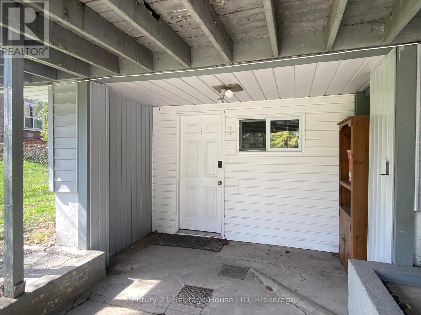 Lower Unit - 6042 Culp Street, Niagara Falls, Ontario  L2G 2B7 - Photo 2 - X13581628