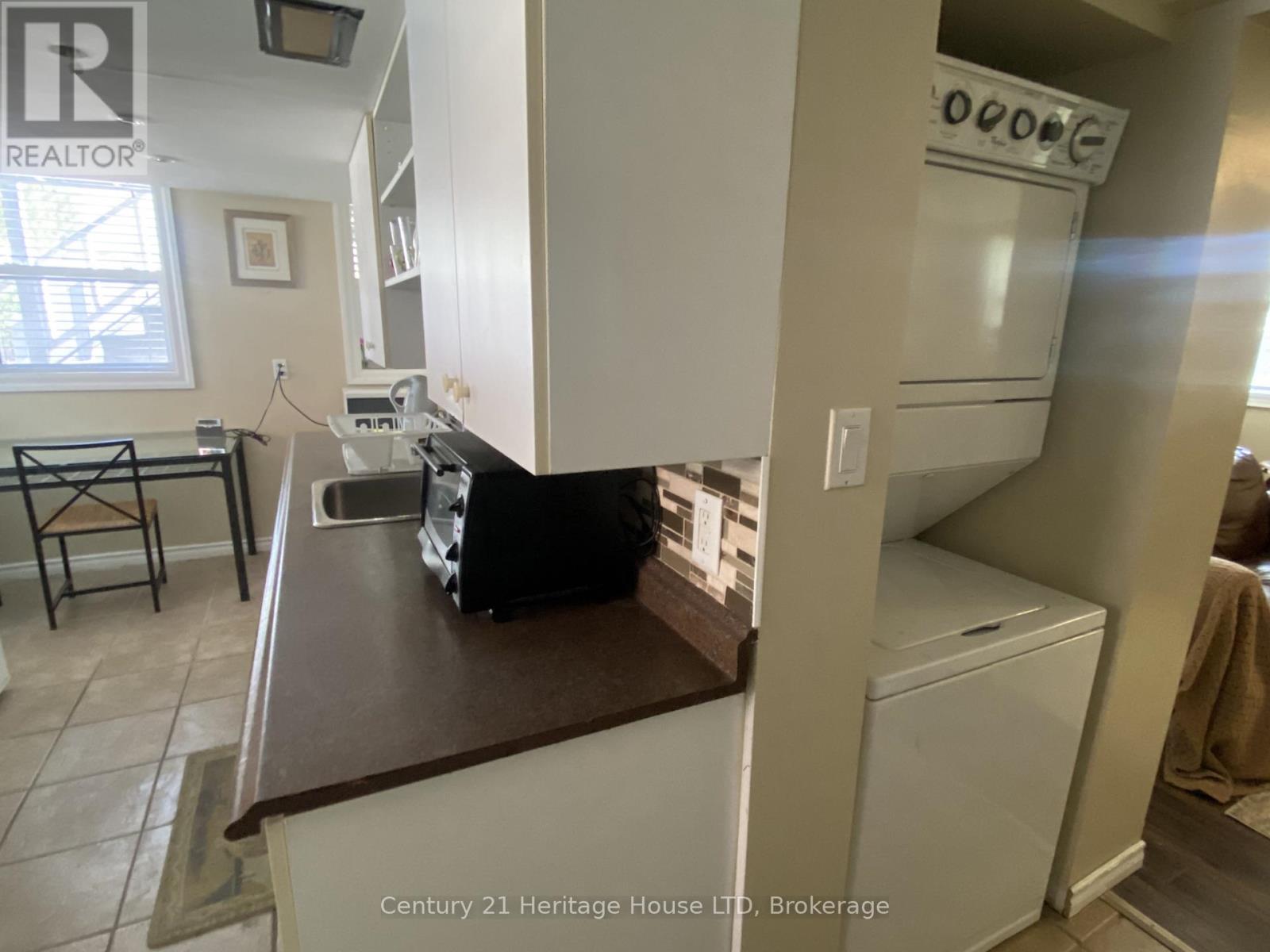 Lower Unit - 6042 Culp Street, Niagara Falls, Ontario  L2G 2B7 - Photo 4 - X13581628