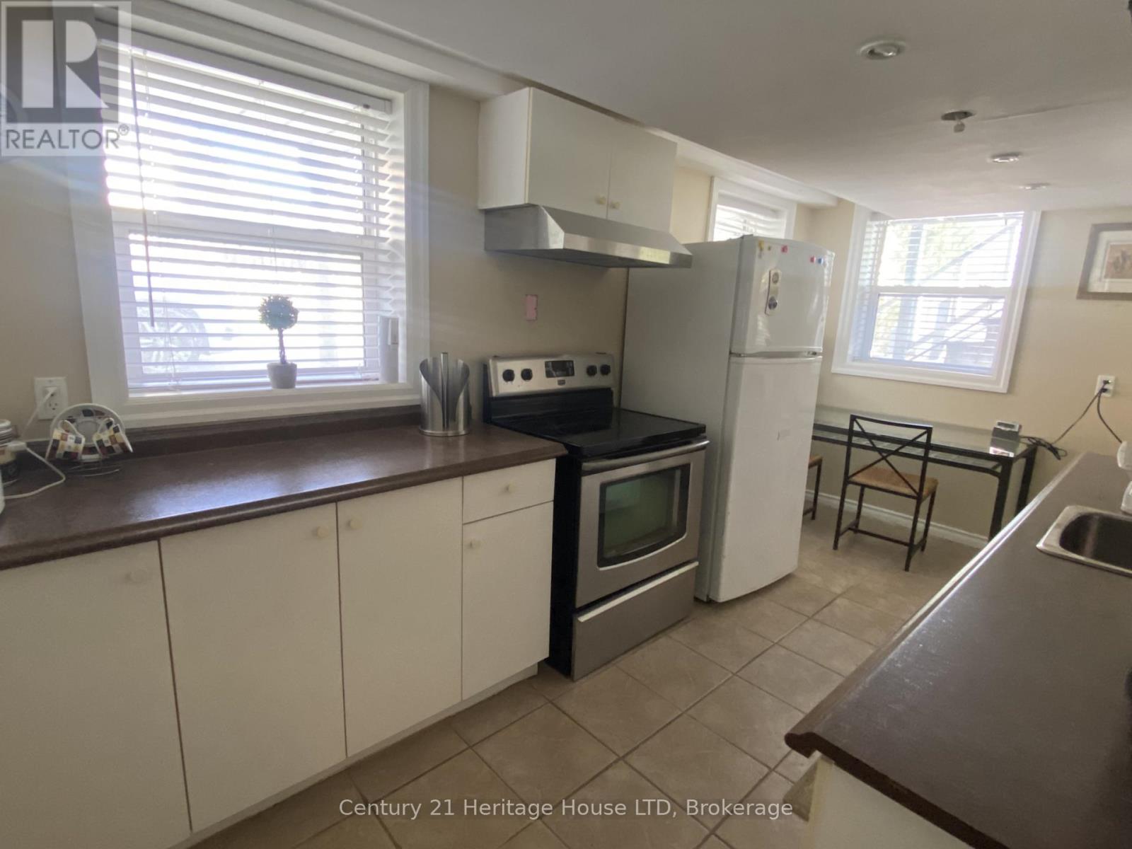 Lower Unit - 6042 Culp Street, Niagara Falls, Ontario  L2G 2B7 - Photo 5 - X13581628