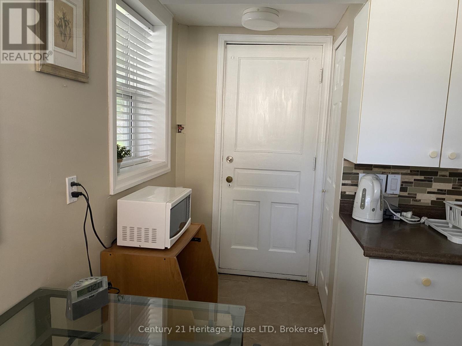 Lower Unit - 6042 Culp Street, Niagara Falls, Ontario  L2G 2B7 - Photo 6 - X13581628