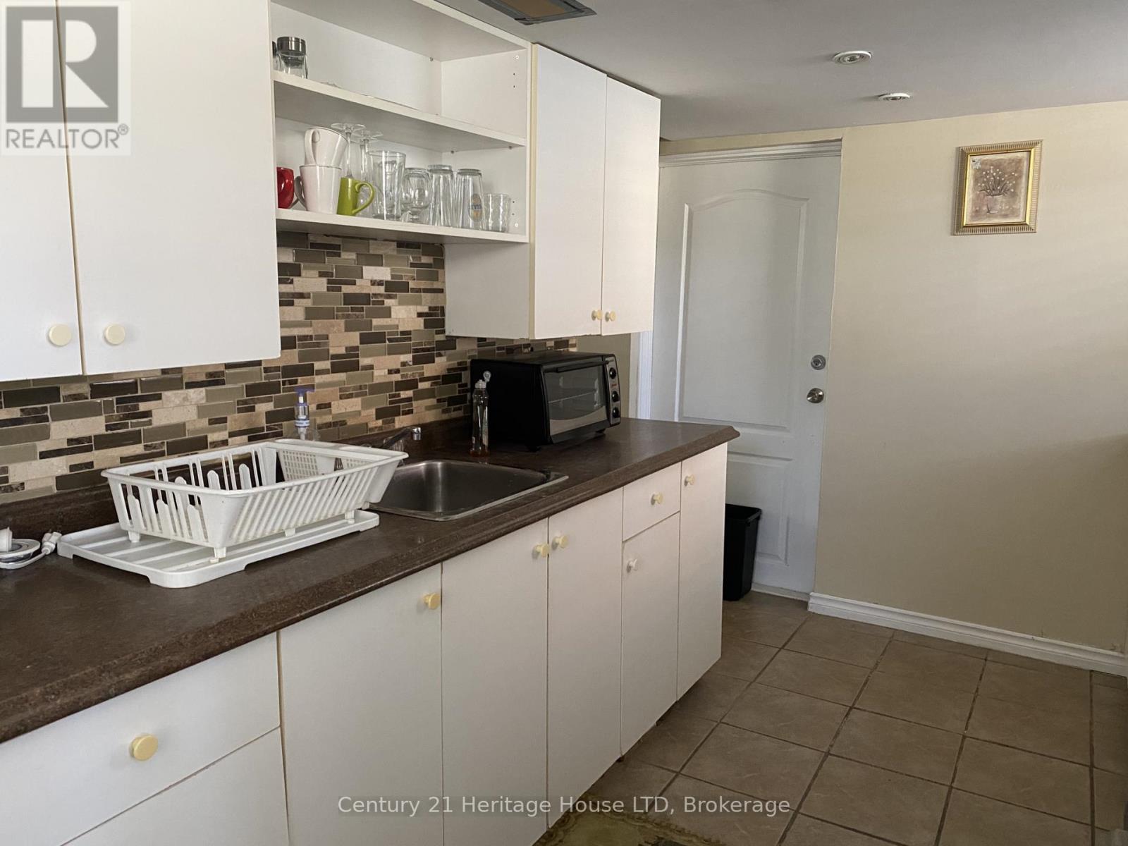 Lower Unit - 6042 Culp Street, Niagara Falls, Ontario  L2G 2B7 - Photo 7 - X13581628