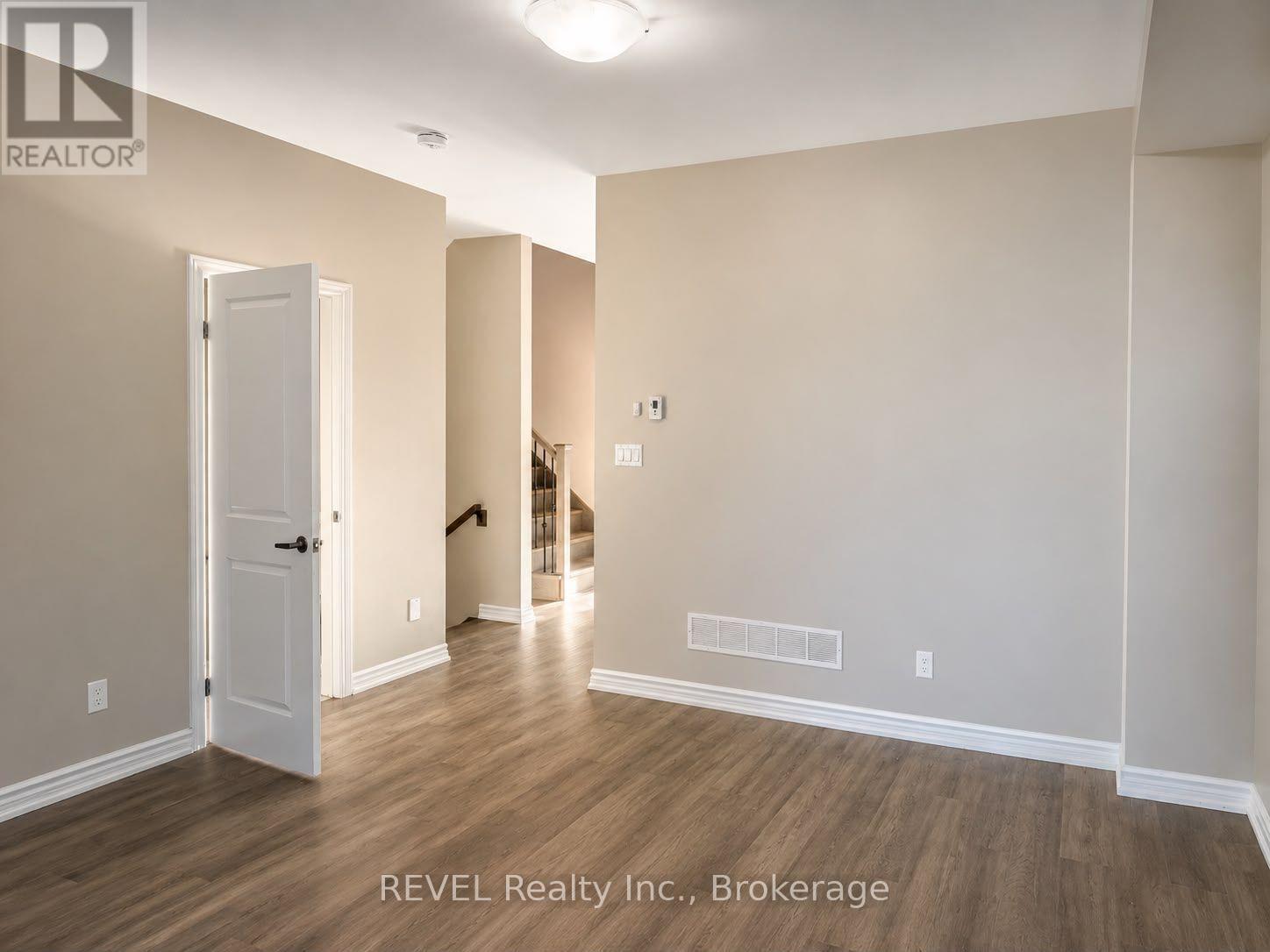 4 Mclaughlin Street, Welland, Ontario  L3B 0J8 - Photo 2 - X13581828