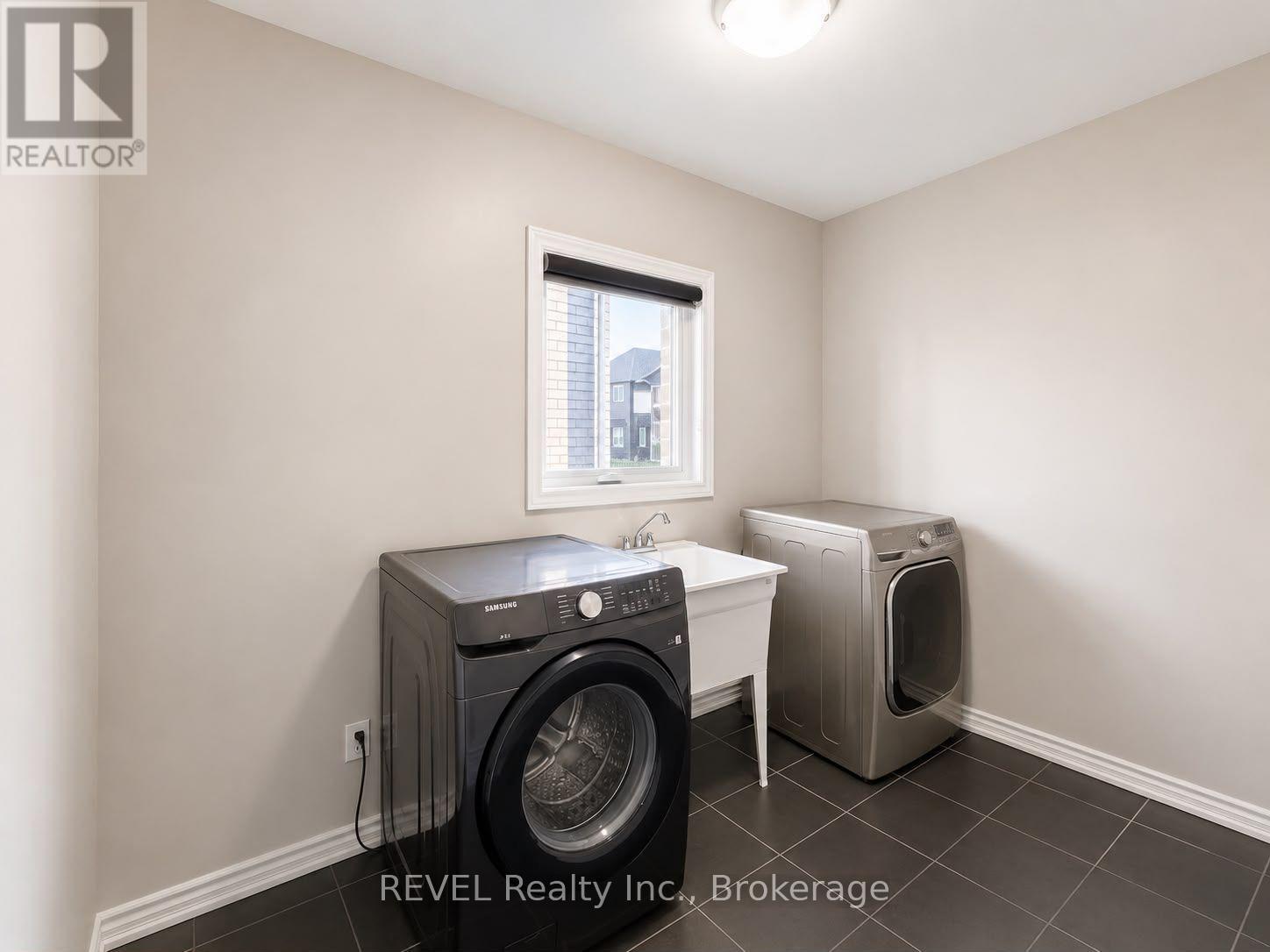 4 Mclaughlin Street, Welland, Ontario  L3B 0J8 - Photo 3 - X13581828