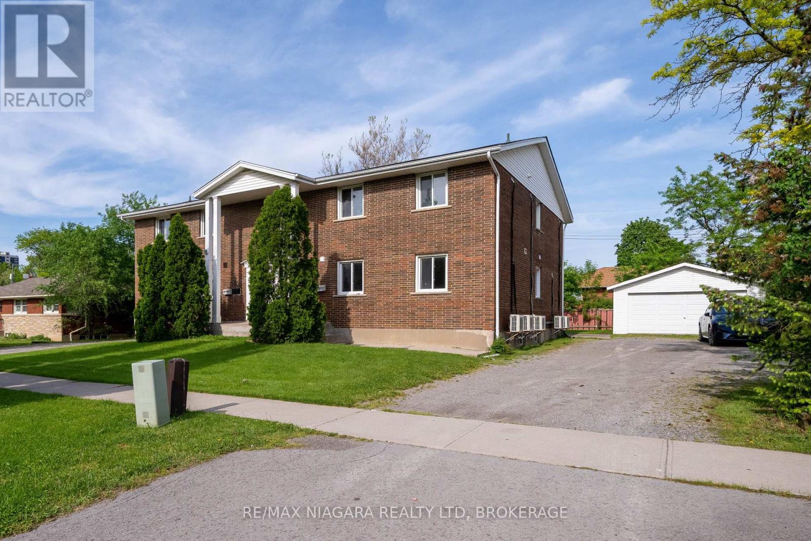 293-295 Glenridge Avenue, St. Catharines, Ontario  L2T 3K5 - Photo 2 - X13581852