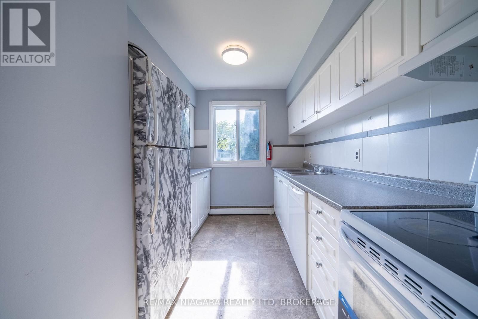 293-295 Glenridge Avenue, St. Catharines, Ontario  L2T 3K5 - Photo 7 - X13581852