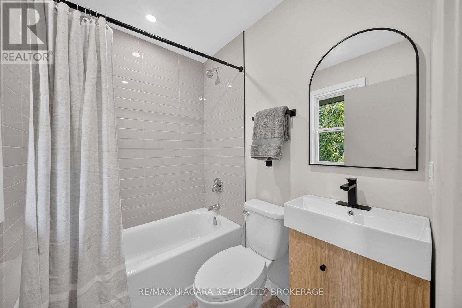 7072 Dell Avenue, Niagara Falls, Ontario  L2G 4W3 - Photo 18 - X13582046