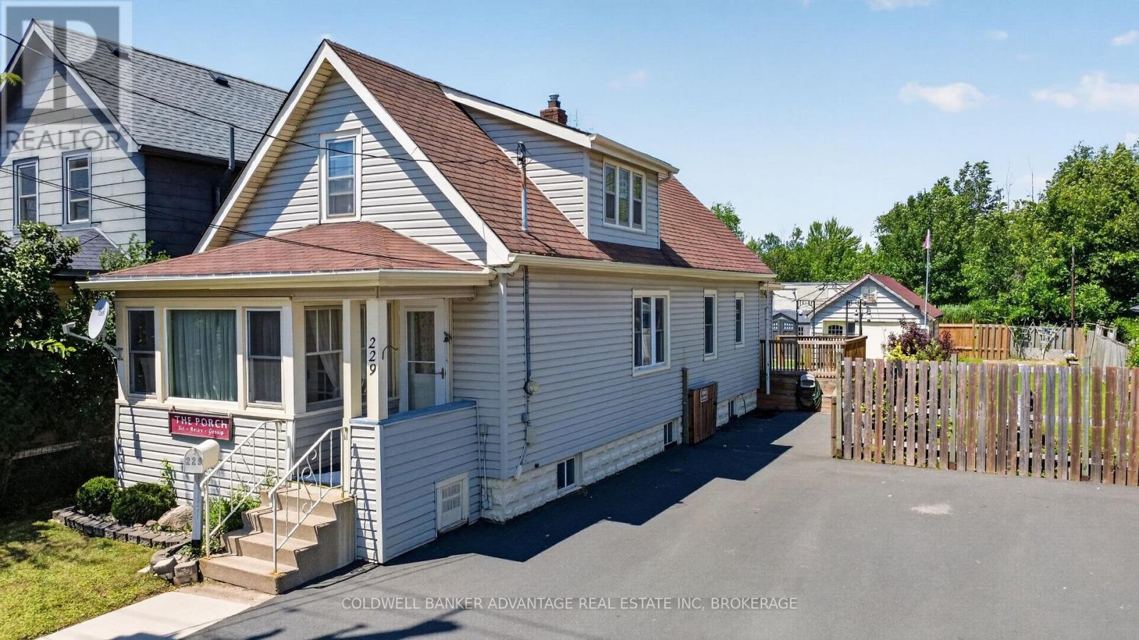 229 Broadway Avenue, Welland, Ontario  L3C 5L7 - Photo 2 - X13582430