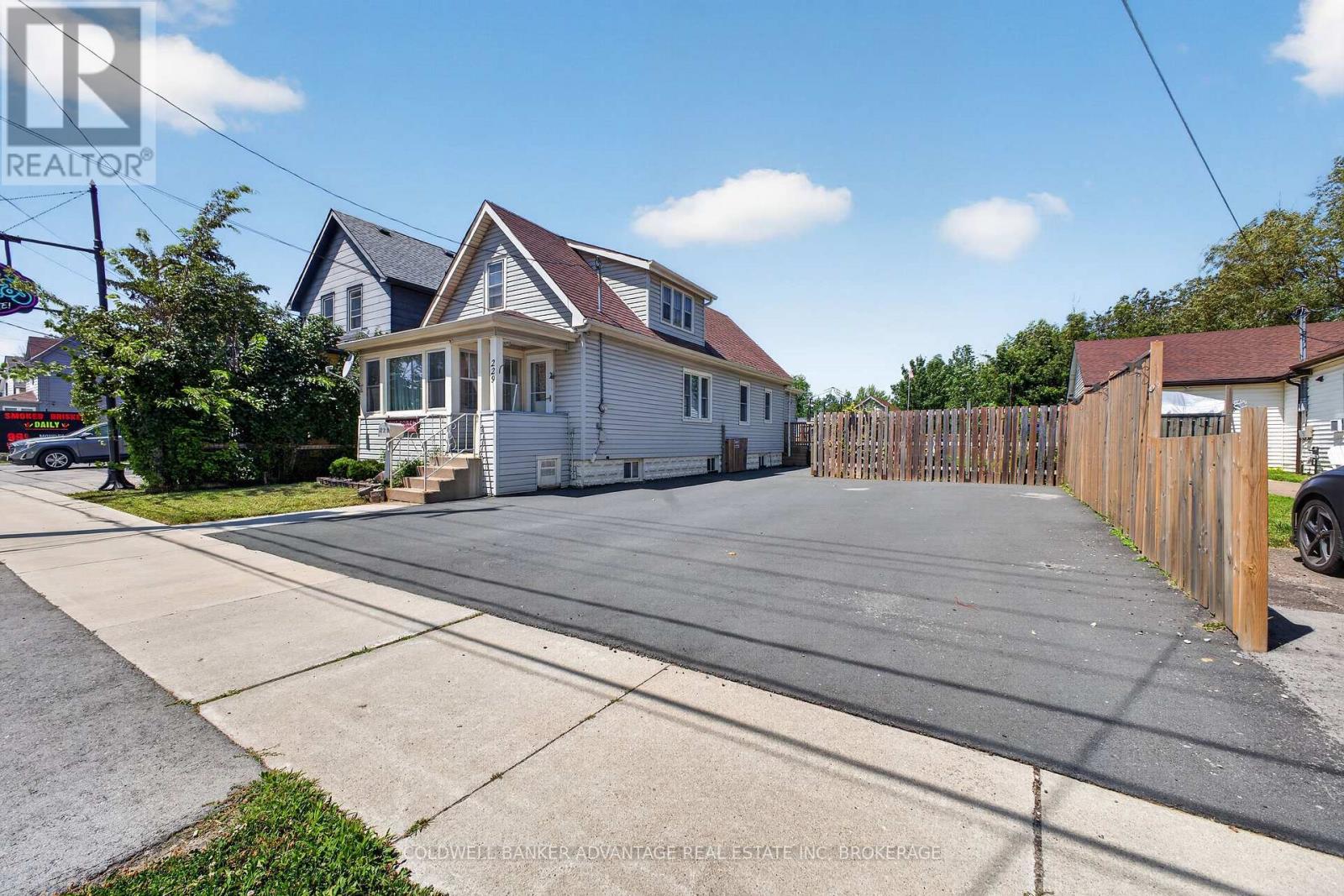 229 Broadway Avenue, Welland, Ontario  L3C 5L7 - Photo 3 - X13582430