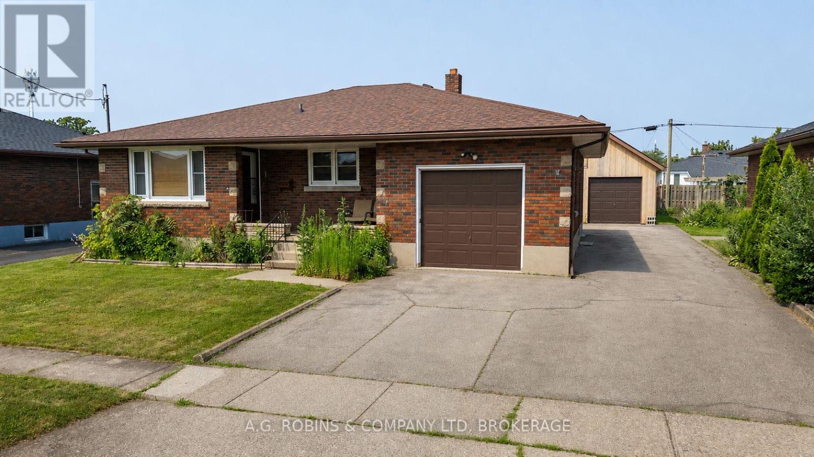 140 CLASSIC AVENUE, Welland, Ontario