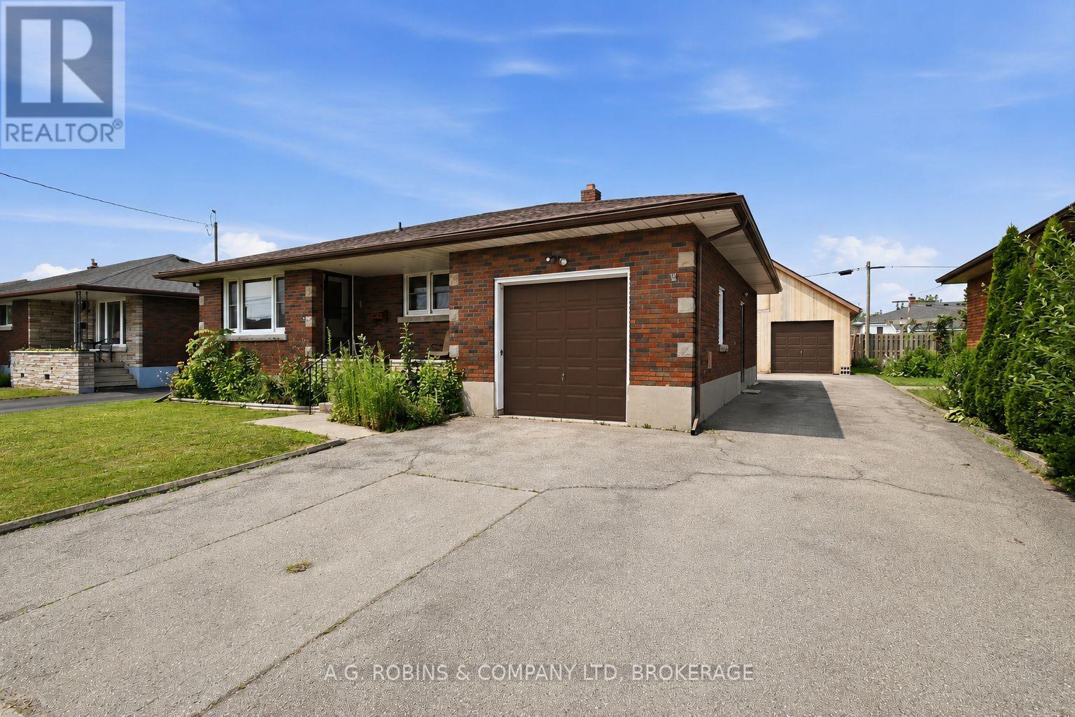 140 Classic Avenue, Welland, Ontario  L3B 1P7 - Photo 2 - X13582502