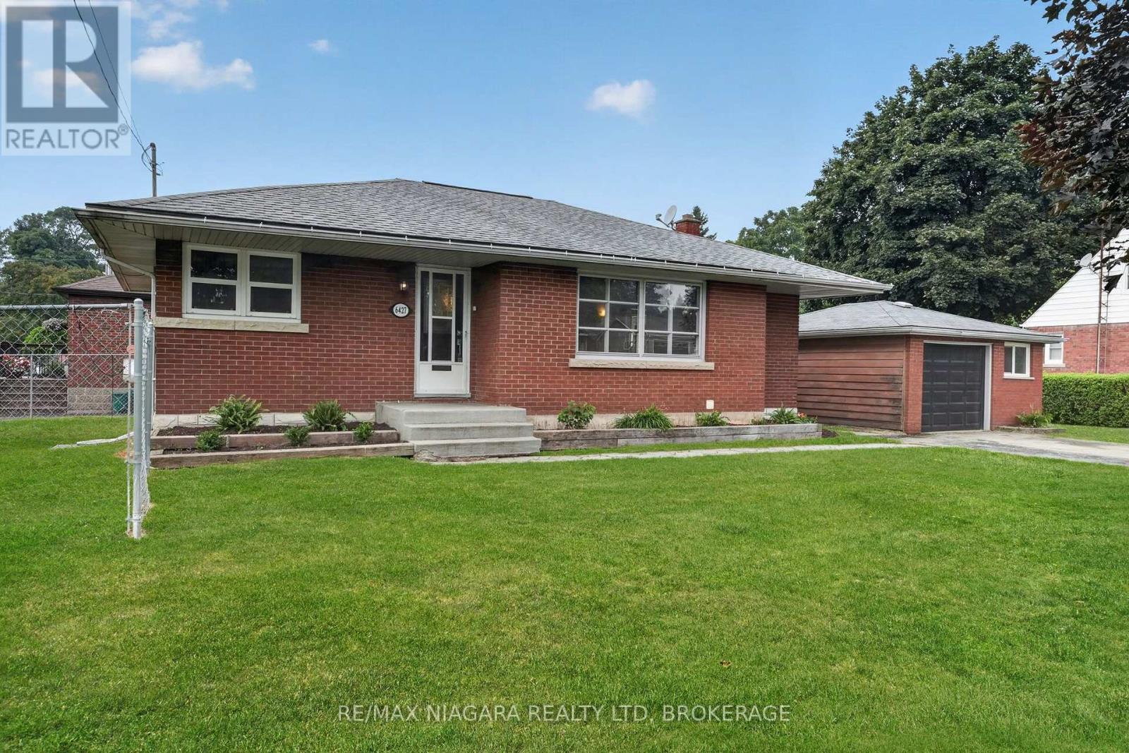 6427 CARLTON AVENUE, Niagara Falls, Ontario