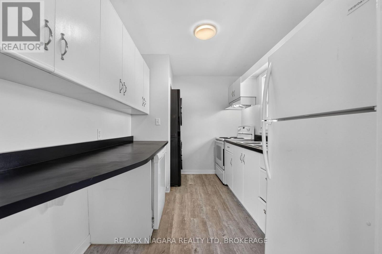 6427 Carlton Avenue, Niagara Falls, Ontario  L2G 5K1 - Photo 13 - X13584184