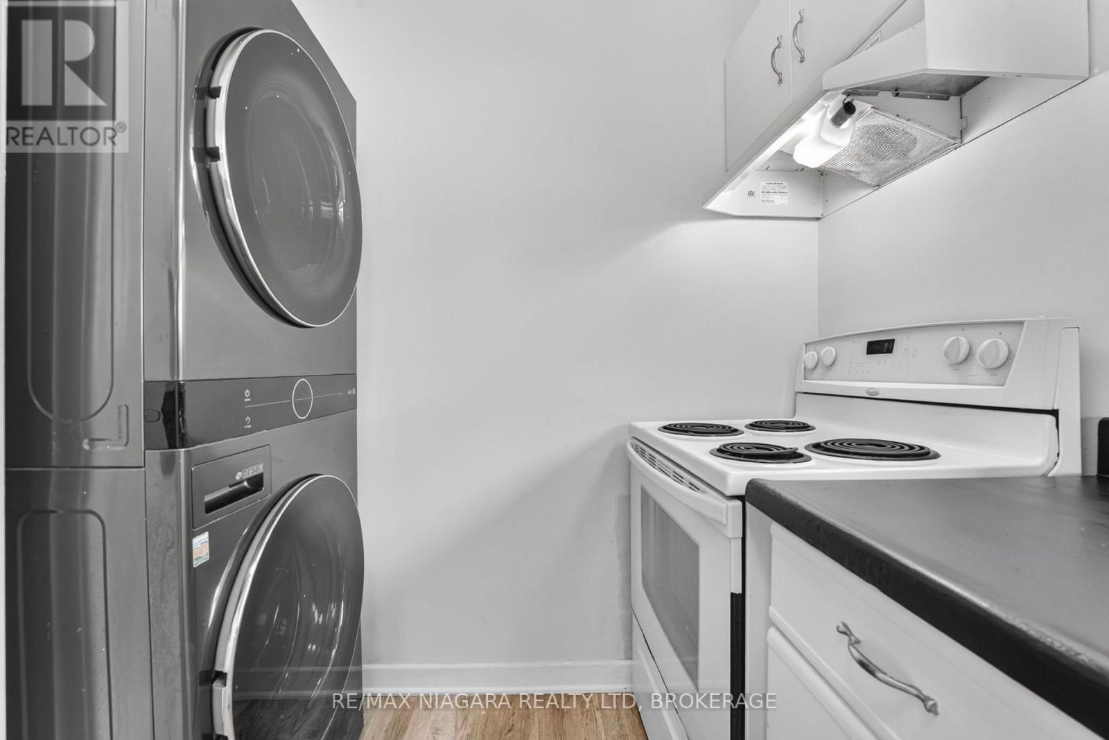 6427 Carlton Avenue, Niagara Falls, Ontario  L2G 5K1 - Photo 17 - X13584184