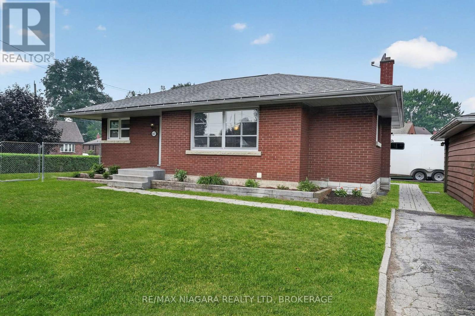 6427 Carlton Avenue, Niagara Falls, Ontario  L2G 5K1 - Photo 3 - X13584184