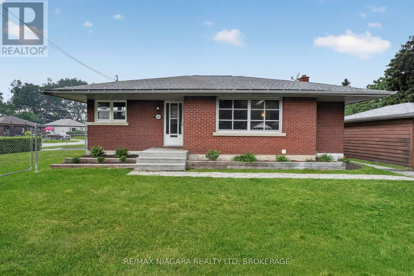 6427 Carlton Avenue, Niagara Falls, Ontario  L2G 5K1 - Photo 4 - X13584184