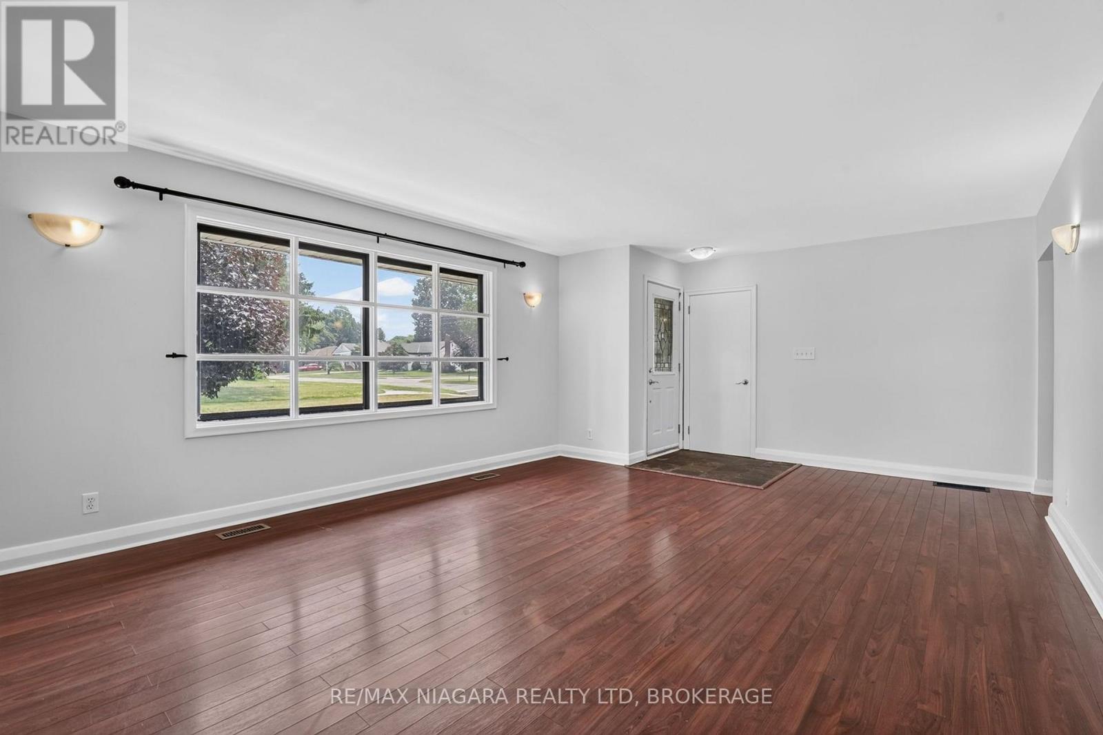 6427 Carlton Avenue, Niagara Falls, Ontario  L2G 5K1 - Photo 8 - X13584184