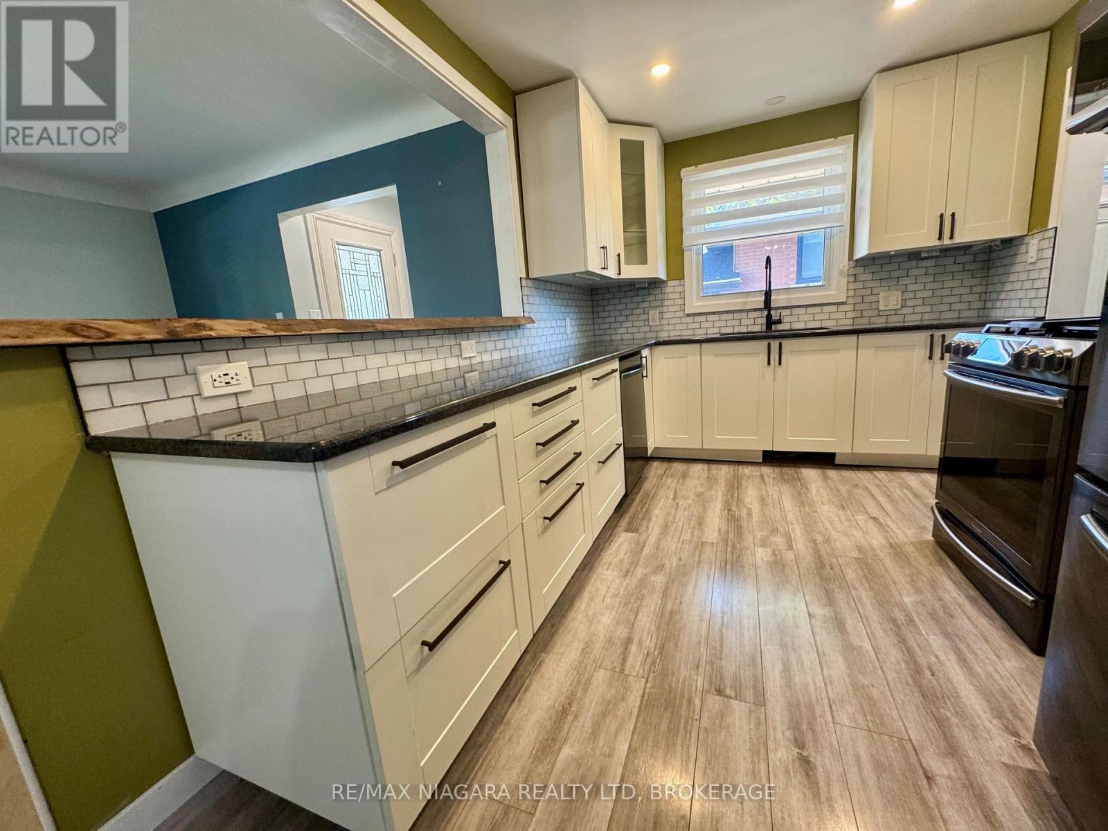 8 Lakehurst Drive, St. Catharines, Ontario  L2N 4C2 - Photo 4 - X13586684
