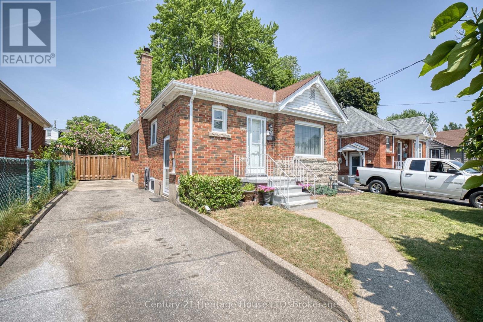 6477 BARKER STREET, Niagara Falls, Ontario