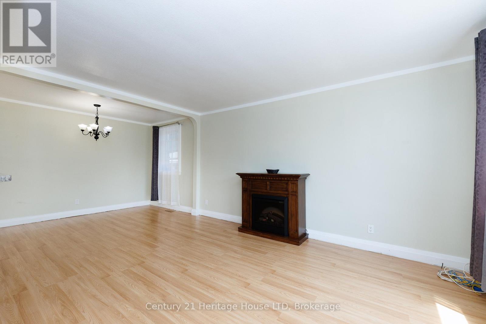 6477 Barker Street, Niagara Falls, Ontario  L2G 1Y6 - Photo 6 - X13586964