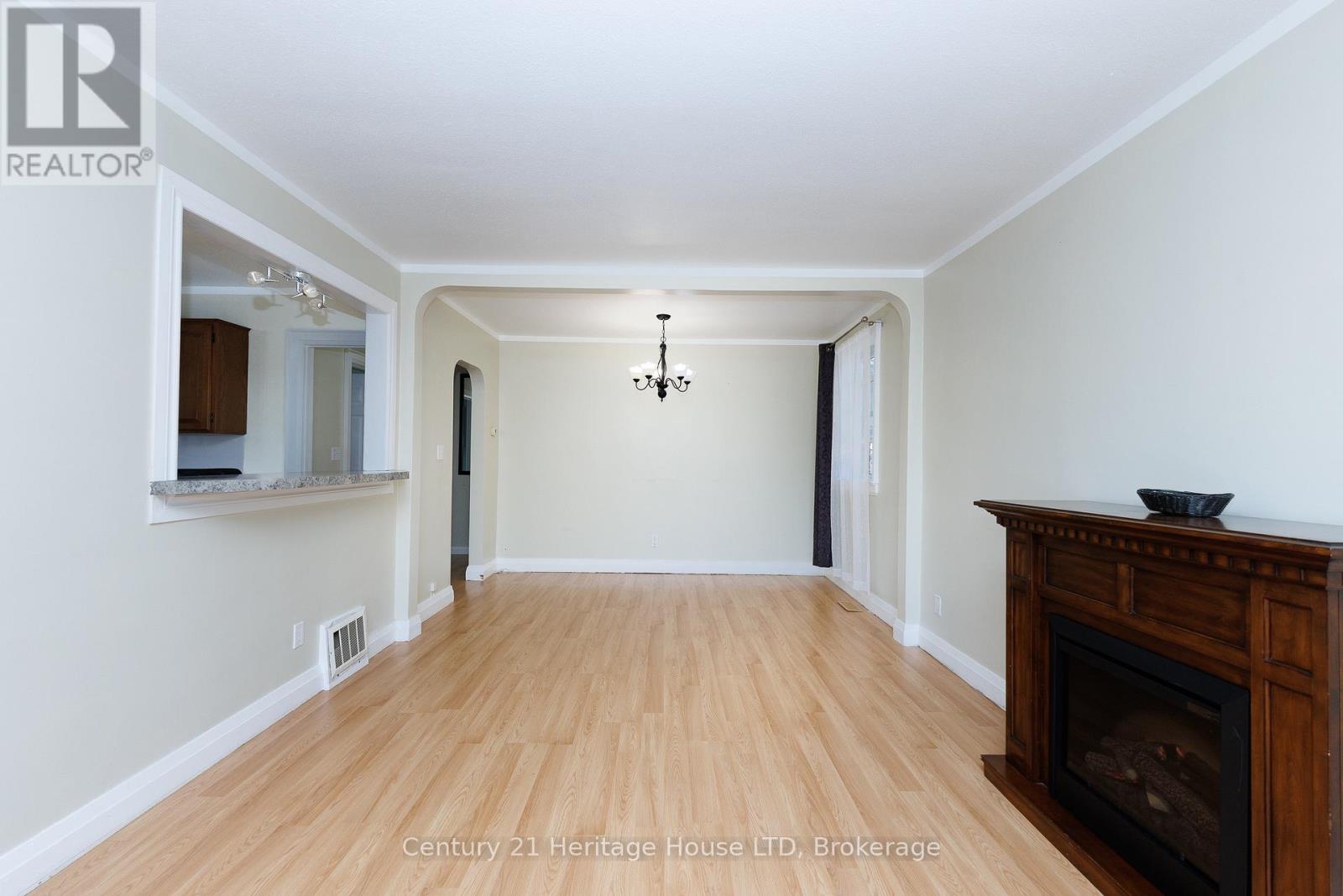 6477 Barker Street, Niagara Falls, Ontario  L2G 1Y6 - Photo 7 - X13586964