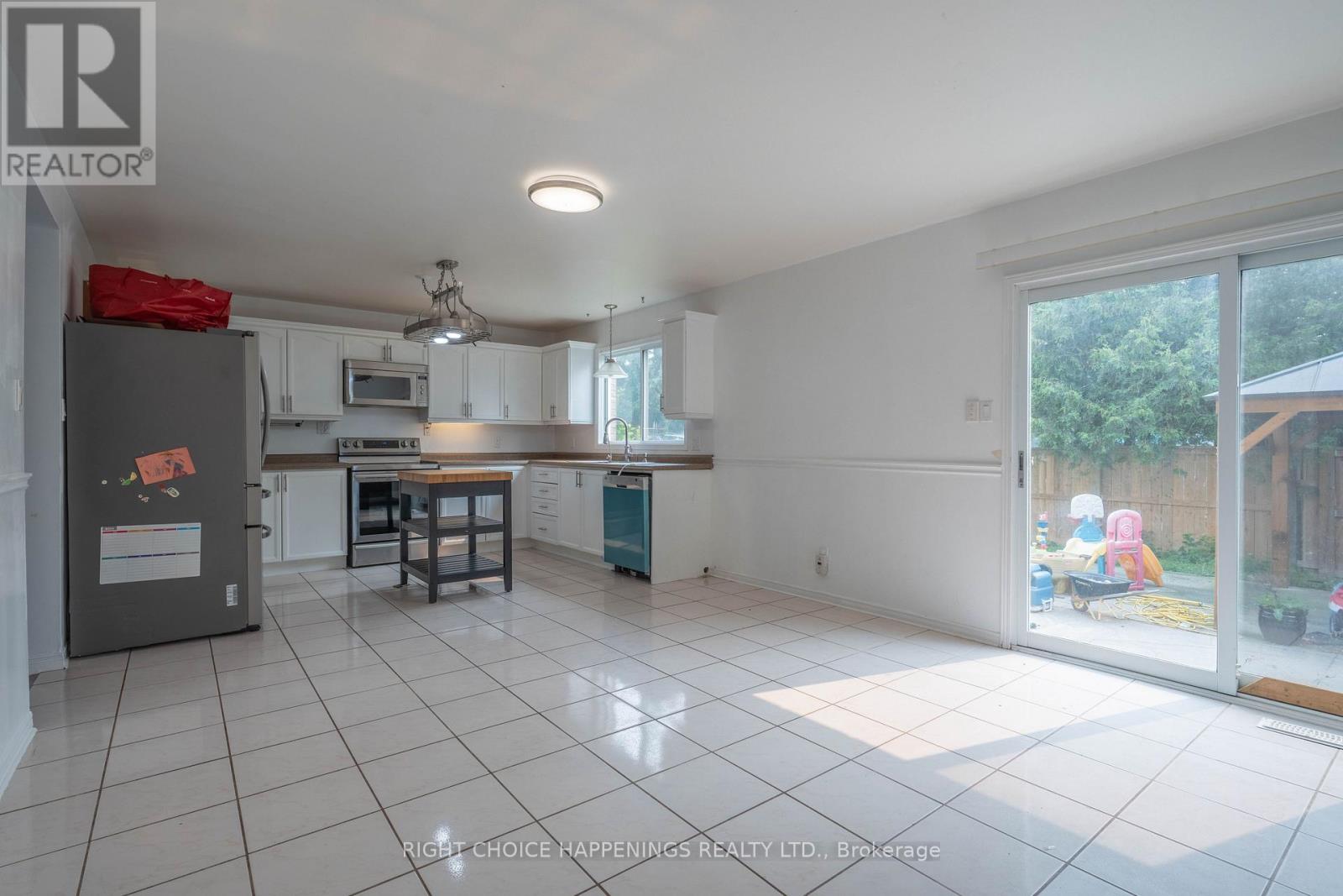 36 Hickory Court, Welland, Ontario  L3C 6S9 - Photo 3 - X13587002