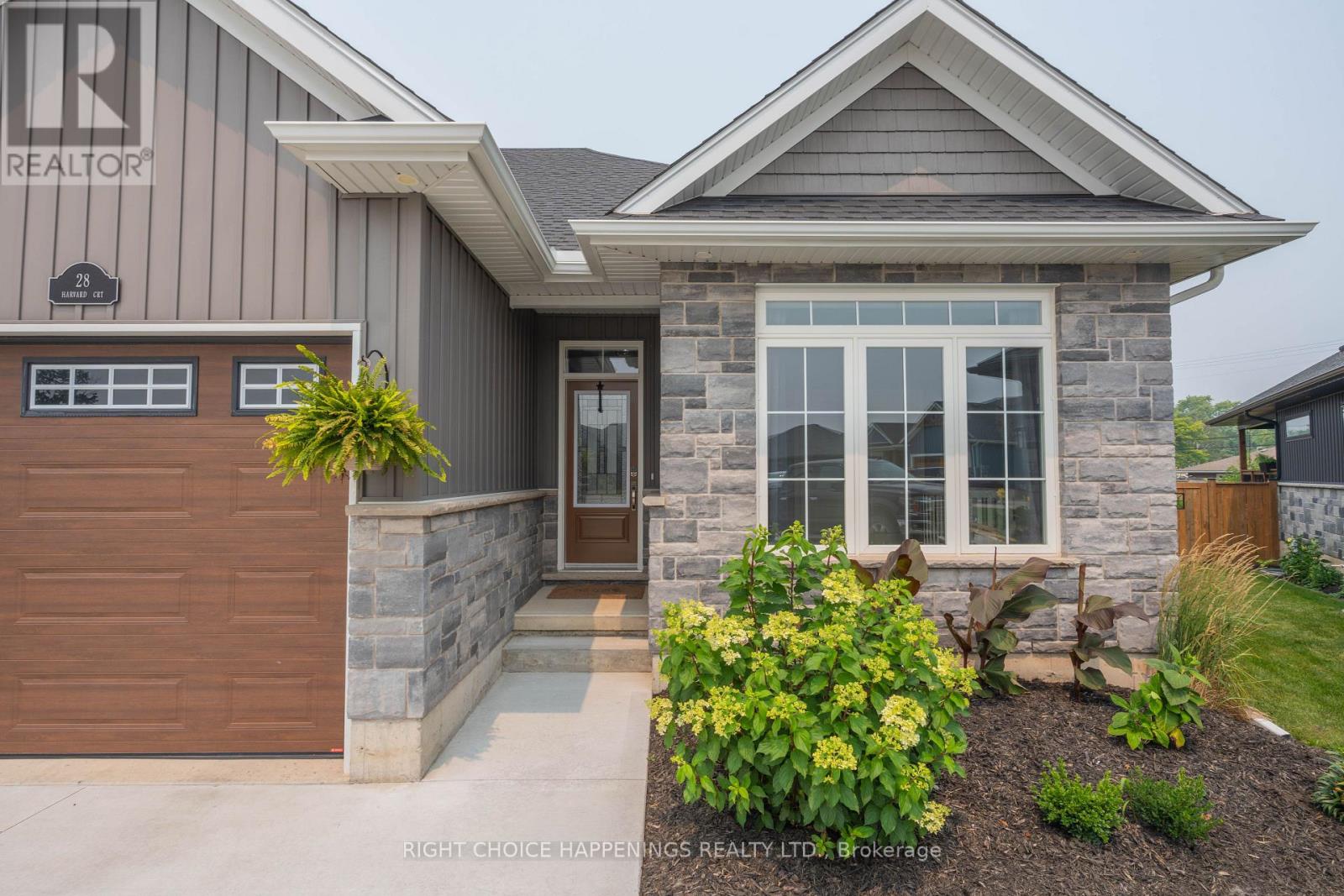 28 Harvard Court, Welland, Ontario  L3B 6E7 - Photo 2 - X13587006