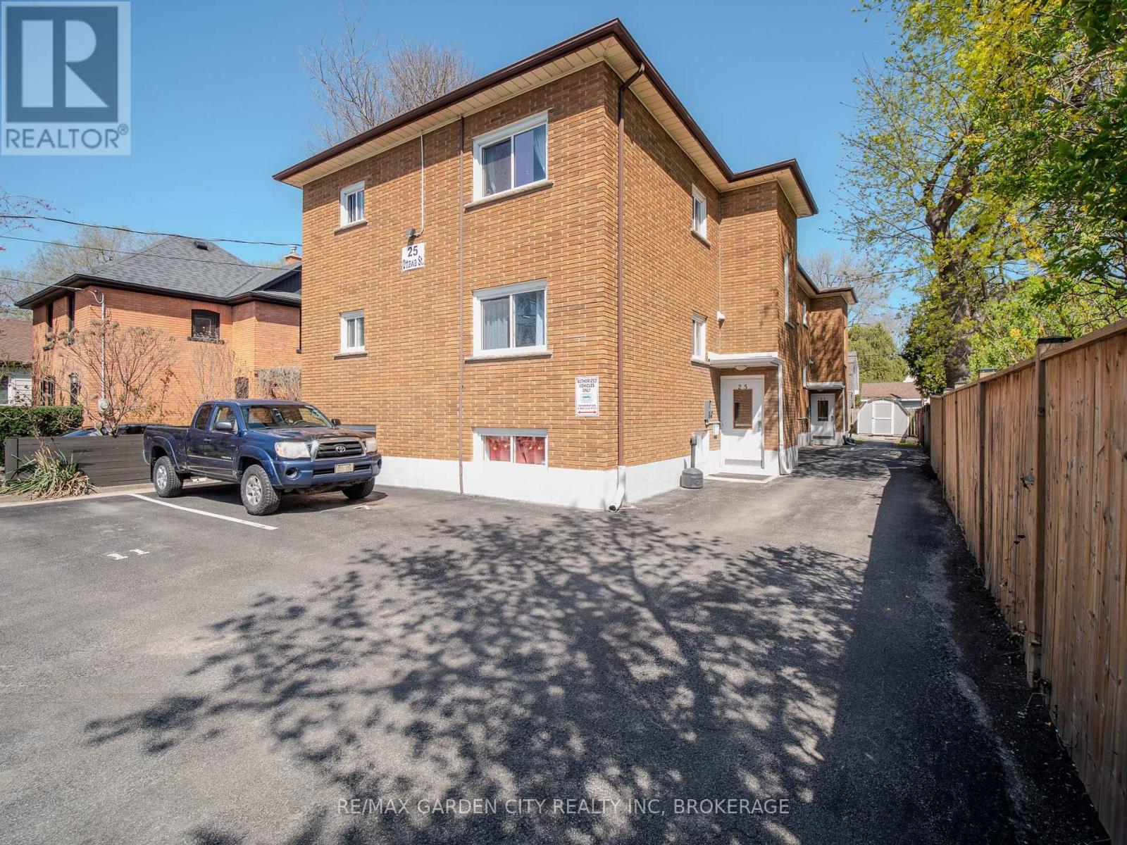 25 OTTAWA STREET, St. Catharines, Ontario