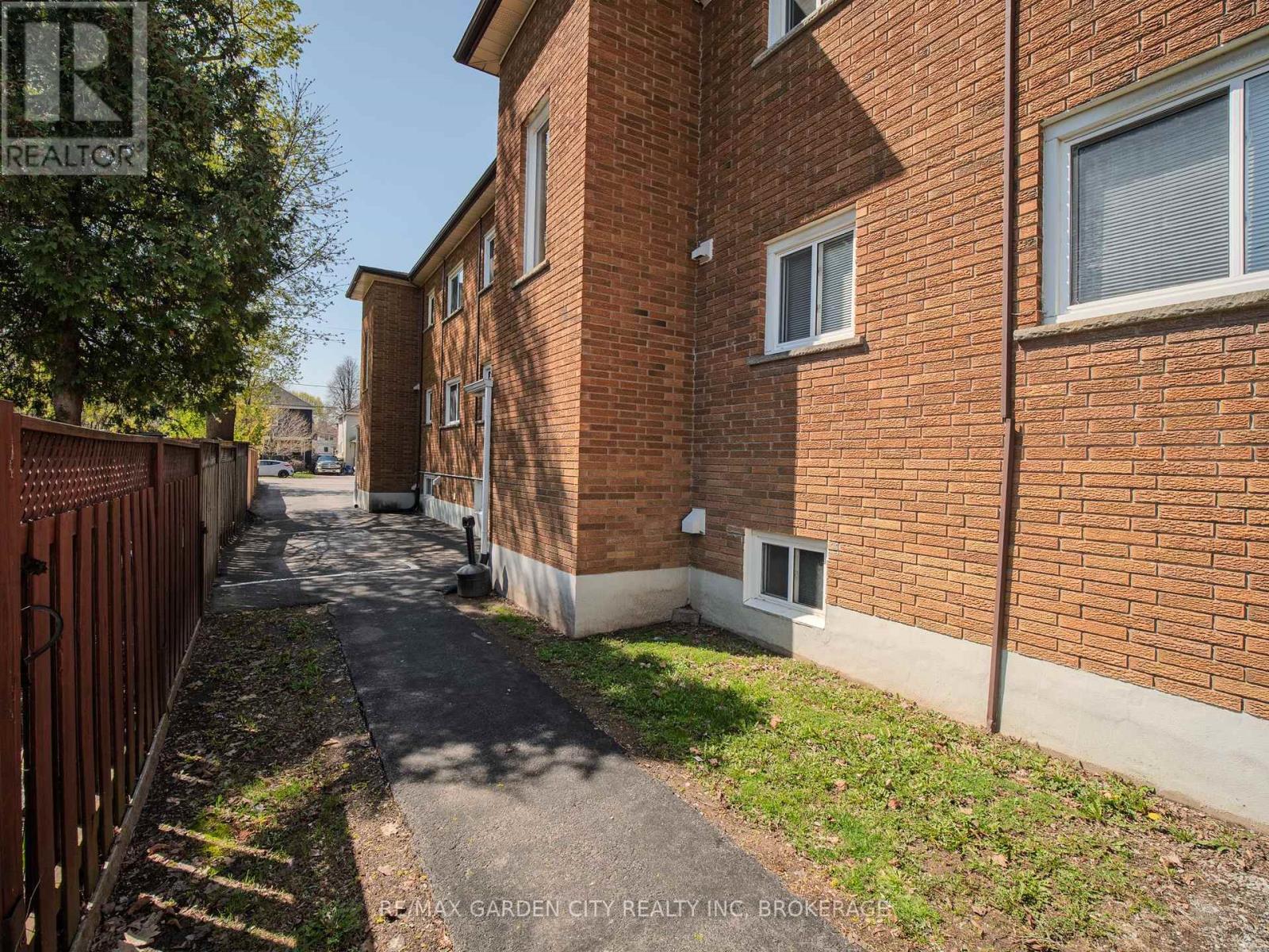 25 Ottawa Street, St. Catharines, Ontario  L2R 1Z1 - Photo 3 - X13587158